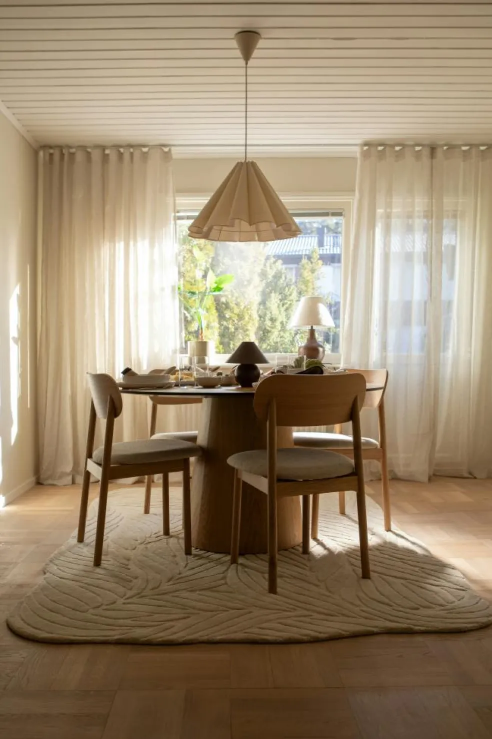 Elephant Chair, Natural Oak / Black Leather