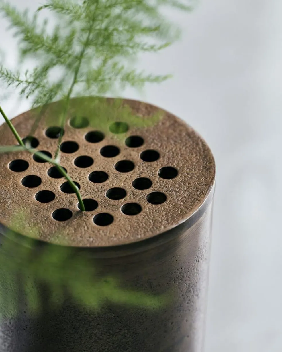 Flow Vase 18xØ9, Browned brass