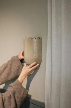 Flowery Wall Pot 19 cm, Beige