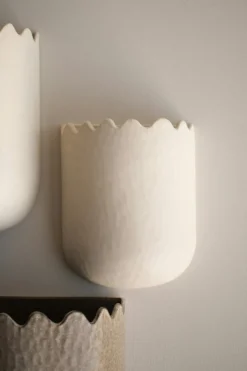 Flowery Wall Pot 19 cm, Creme