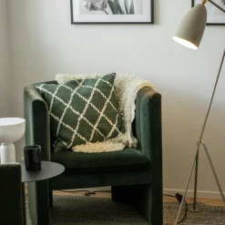 Gräshoppa Floor Lamp, Jet Black
