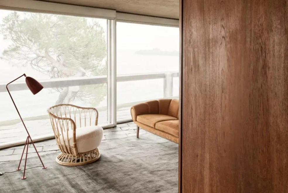 Gräshoppa Floor Lamp, Jet Black