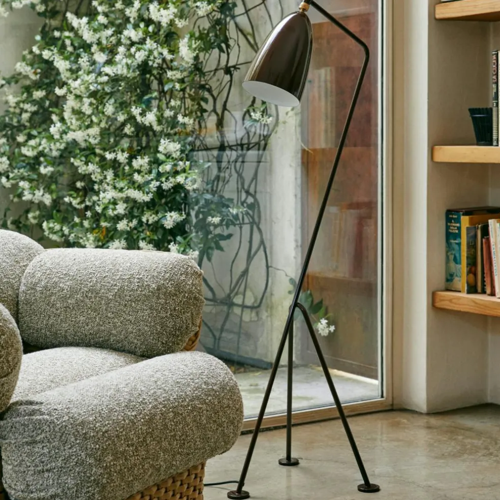 Gräshoppa Floor Lamp, Jet Black