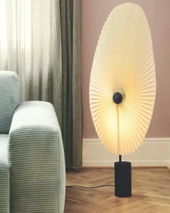 Liris Floor Lamp, Black