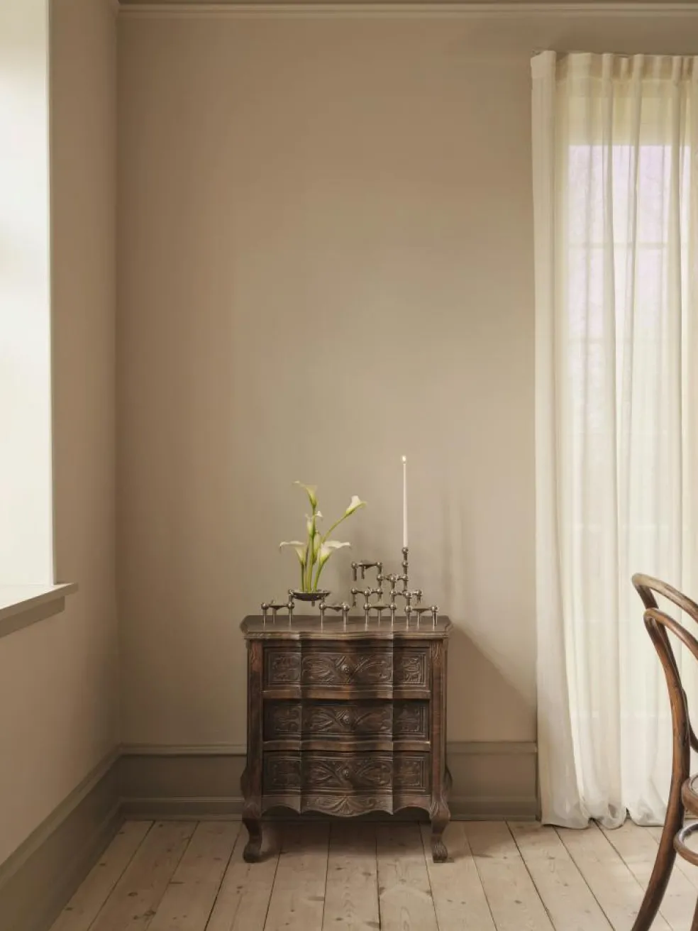 Nagel Candlestick, Brushed Brass