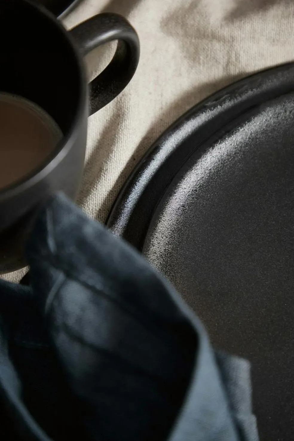 Raw Plate 28 cm, Midnight Blue