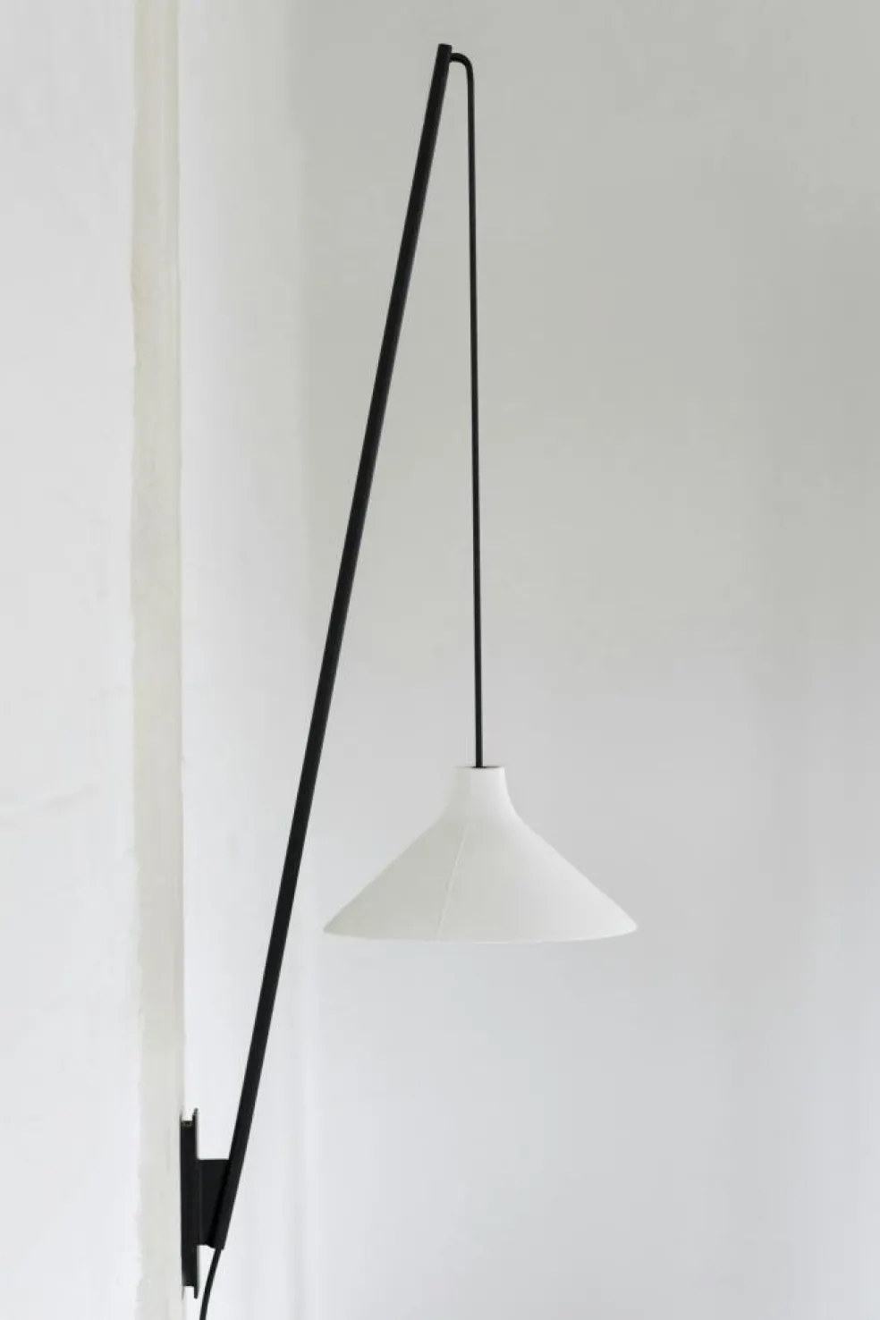 Seam Wall Lamp Black / White, 75 cm