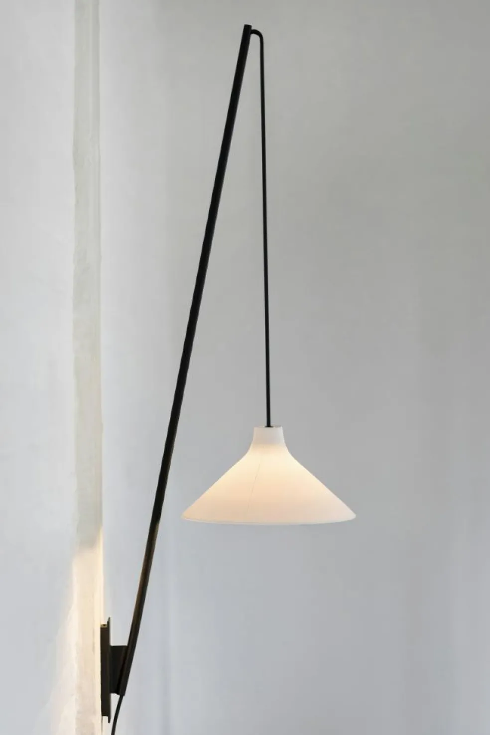 Seam Wall Lamp Black / White, 75 cm