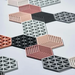 Triangle Trivet Small, Black