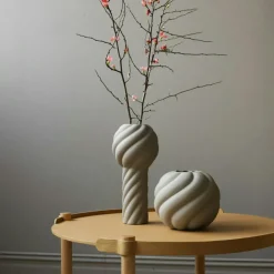 Twist Ball Vase 20 cm, Black