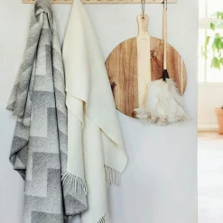 Vega Throw 150x210 cm, Black