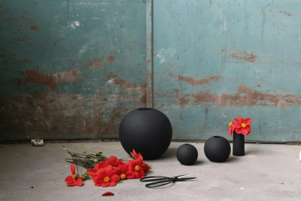 Ball Vase 30 cm, Black