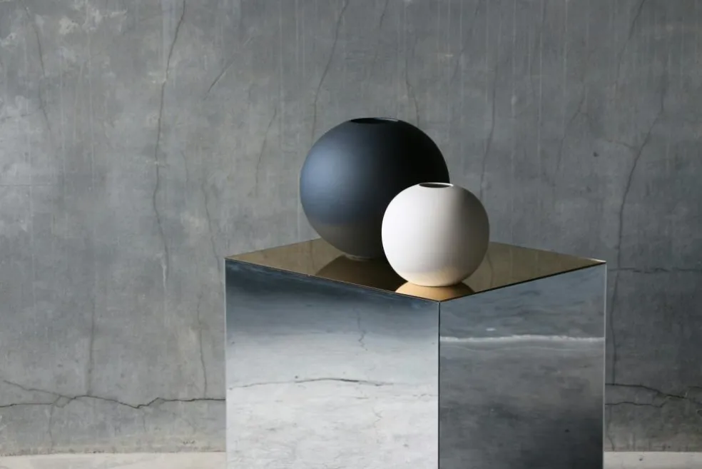 Ball Vase 30 cm, Black