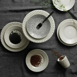 Basic Plate 25 cm, Grey