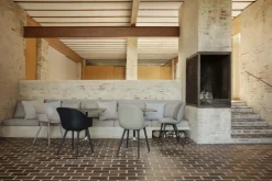 Bat Chair Plastic, Black