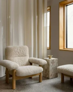 Brasilia Armchair, Natural Oak / Sheepskin Nature