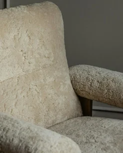 Brasilia Armchair, Natural Oak / Sheepskin Nature