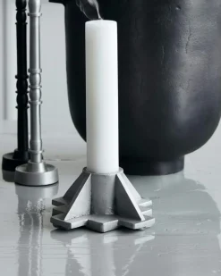 Castle Candle Stand Antique Brass, 9x9 cm