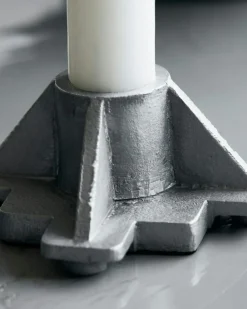 Castle Candle Stand Antique Brass, 9x9 cm