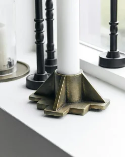 Castle Candle Stand Antique Brass, 9x9 cm