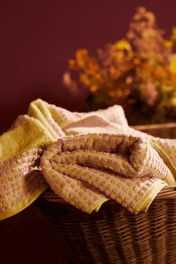 Check Towel 70x140 cm, Yellow / Pink