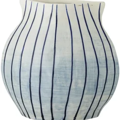 Esra Vase
