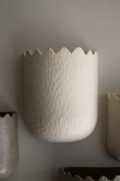 Flowery Wall Pot 19 cm, Creme