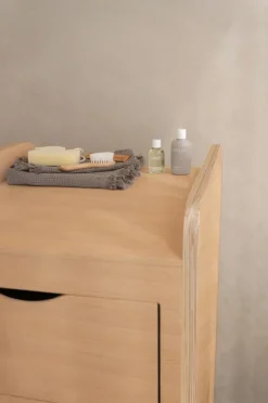 Form Changing Table, White