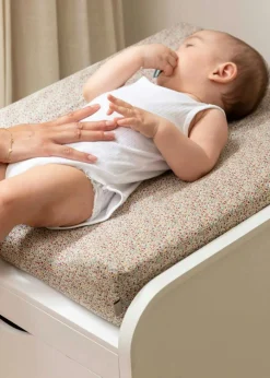 Form Changing Table, White