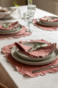 Gia Textile Set 4 Placemats + 4 Napkins, White / Dusty Pink