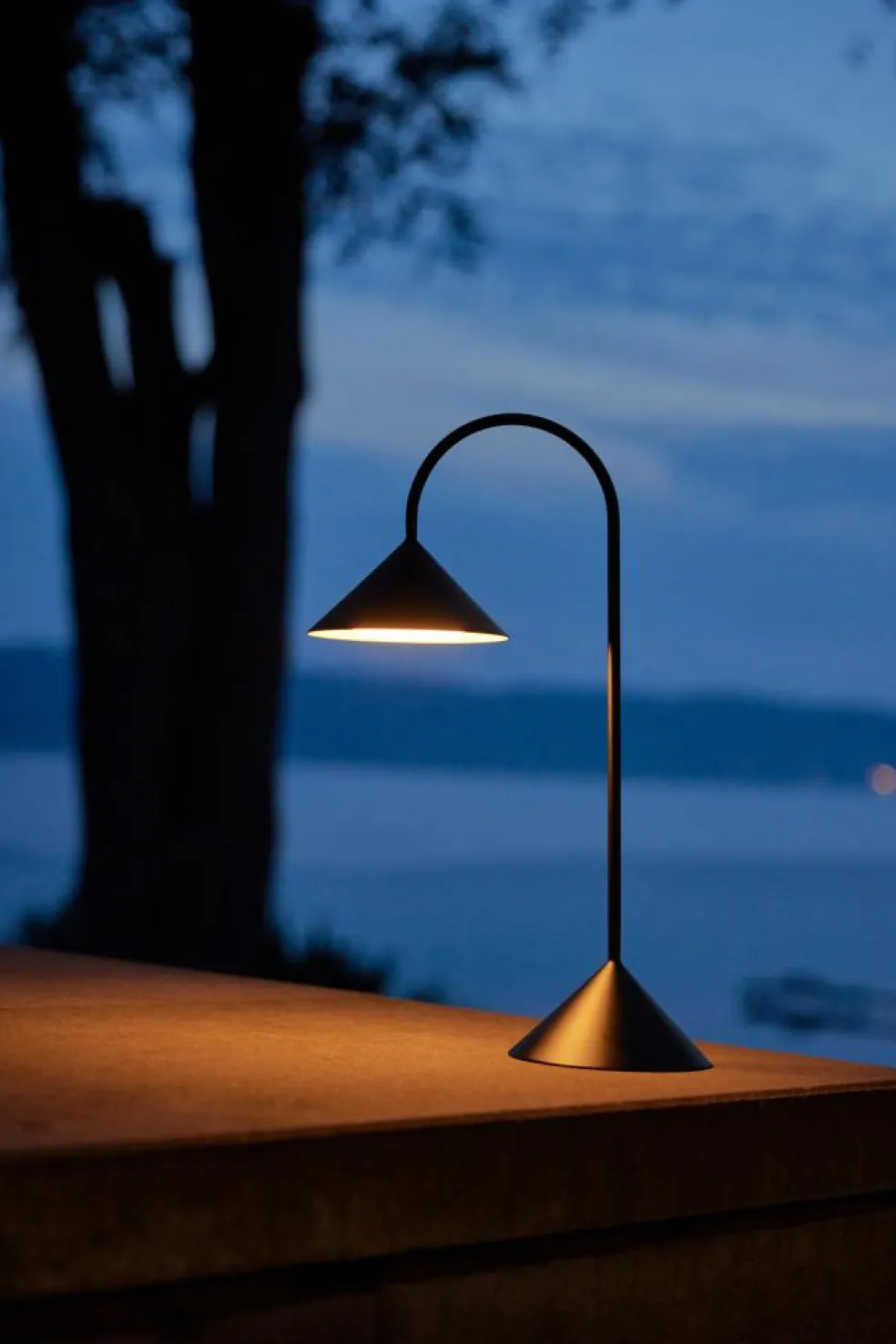 Grasp Table Lamp Portable 47 cm, Matt White