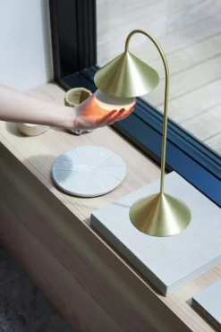 Grasp Table Lamp Portable 47 cm, Matt White