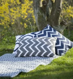 Ikat Sema Cushion 40x60 cm Outdoor, Blue / Off-white