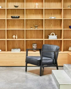 LC1 Lounge Chair, Black Lacquered Oak/Black