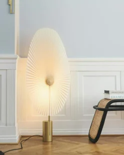 Liris Floor Lamp, Black