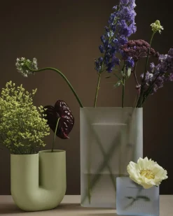Ridge Vase Frosted Glass 16,5 cm, Taupe