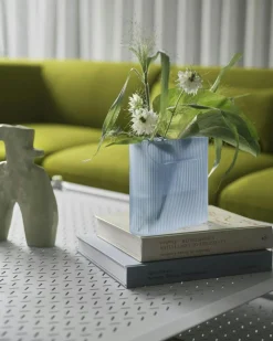 Ridge Vase Frosted Glass 16,5 cm, Taupe