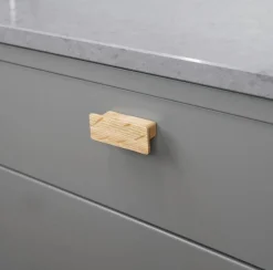 Shelter Handle C/C 32, Oak