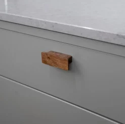 Shelter Handle C/C 32, Oak