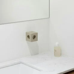 Square 2 Socket Extender With USB-C / Magnet, Oak Green