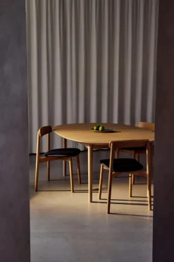 Unite Chair, White Pigmented Oak / Imitation Leather