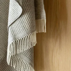 Vega Throw 150x210 cm, Black